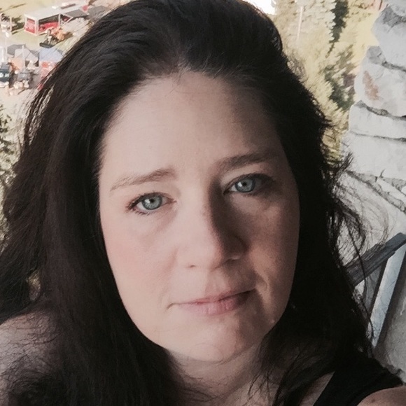 Meet your Posher, Krista - Picture 2 of 2